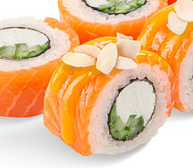 Ролл Филадельфия с манго и лепестками миндаля