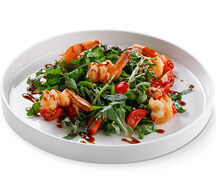 Салат с креветками и руколой