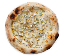 Пицца с грушей и сыром дорблю