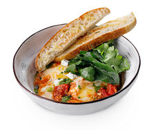 Овощная шакшука с моцареллой и фетой