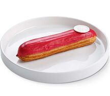 Эклер вишневый