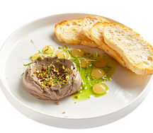 Паштет из куриной печени с грушевым джемом