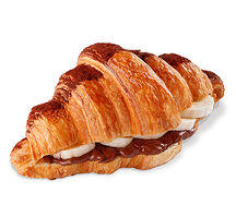 Круассан с нутеллой и бананом