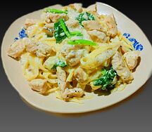 Паста Fettuccine с курицей в сливочном соусе