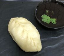 Пирожок с курицей и капустой