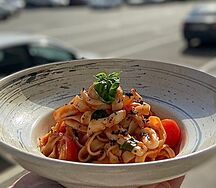Паста арабьята с кальмаром