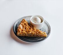 Теплый яблочный пирог