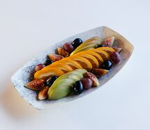 Плато из сезонных фруктов