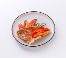 Окунь на пару с овощами