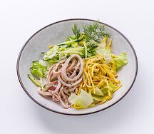 Салат с кальмаром