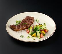 Стейк пиканья с миксом салата 