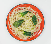 Лапша рисовая и салат