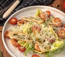 Салат Цезарь с креветками