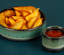 Картофельные дольки с соусом