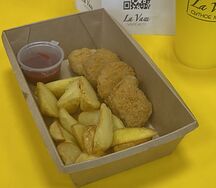 Картофельные дольки с наггетсами