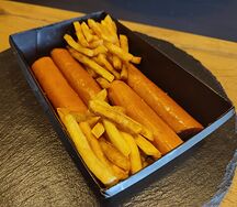 Фри с двумя колбасками