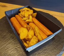 Дольки с двумя колбасками