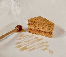 Пирожное Медовик