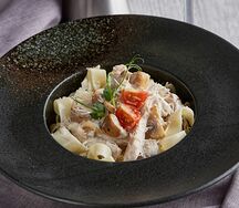 Феттуччине с курицей и грибами