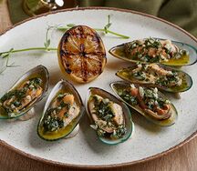 Новозеландские мидии под сливочно-чесночным соусом