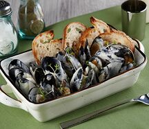 Голубые мидии в соусе блю чиз