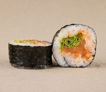 С острым лососем ролл