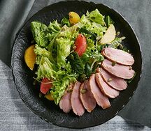 Салат с утиной грудкой