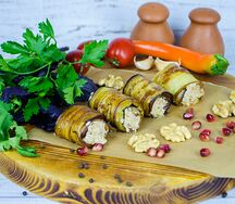 Рулетки из баклажанов с орехами