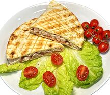 Кесадилья с курицей
