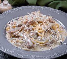 Паста с курицей и грибами