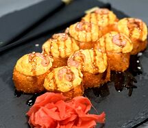 Запеченные угорь и креветка