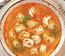 Пельмени с красным бульоном