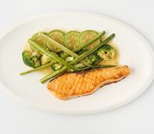 Филе лосося с сезонными овощами