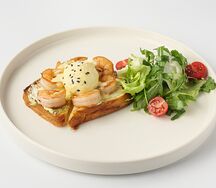 Тост на бриоши с креветками
