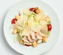 Цезарь классический с индейкой и с домашним соусом