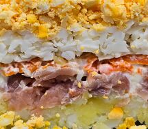 Салат фирменный с горбушей слабосоленой Мимоза