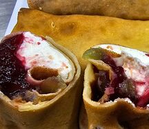 Блинчик с маскарпоне и ягодами 