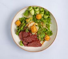 Теплый салат с говядиной