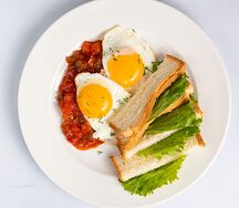 Глазунья с овощами