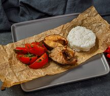 Стейк терпуга с рисом и томатами