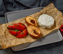 Стейки судака с рисом и томатами