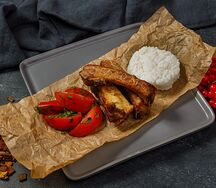 Ребра копченые с рисом и томатами