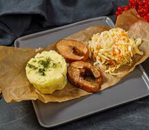 Стейки судака с пюре и капустным салатом салатом