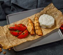 Куриная грудка с рисом и томатами