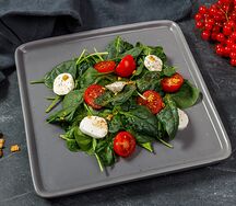 Салат со шпинатом и моцареллой