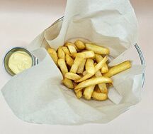 Картофель фри с сырным соусом