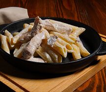 Пенне с курицей и грибами