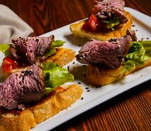 Ростбиф на брускетте