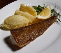 Палтус на гриле с картофельным пюре