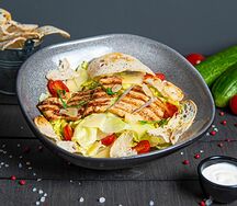 Салат Цезарь с курицей